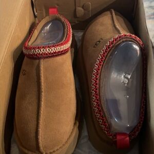 Ugg platform slippers size 5 kids